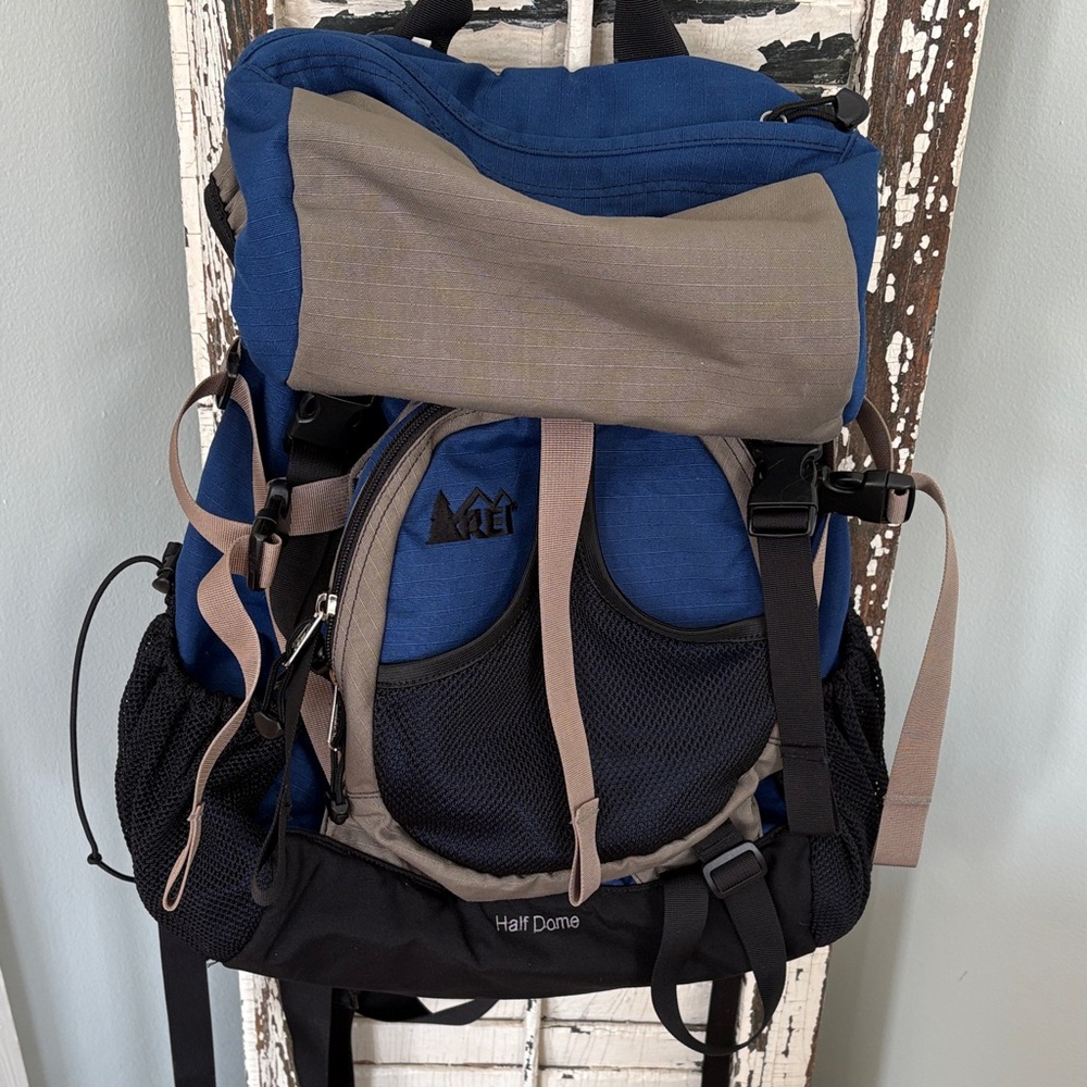 REI HALF-DOME pack - Picture 2 of 9